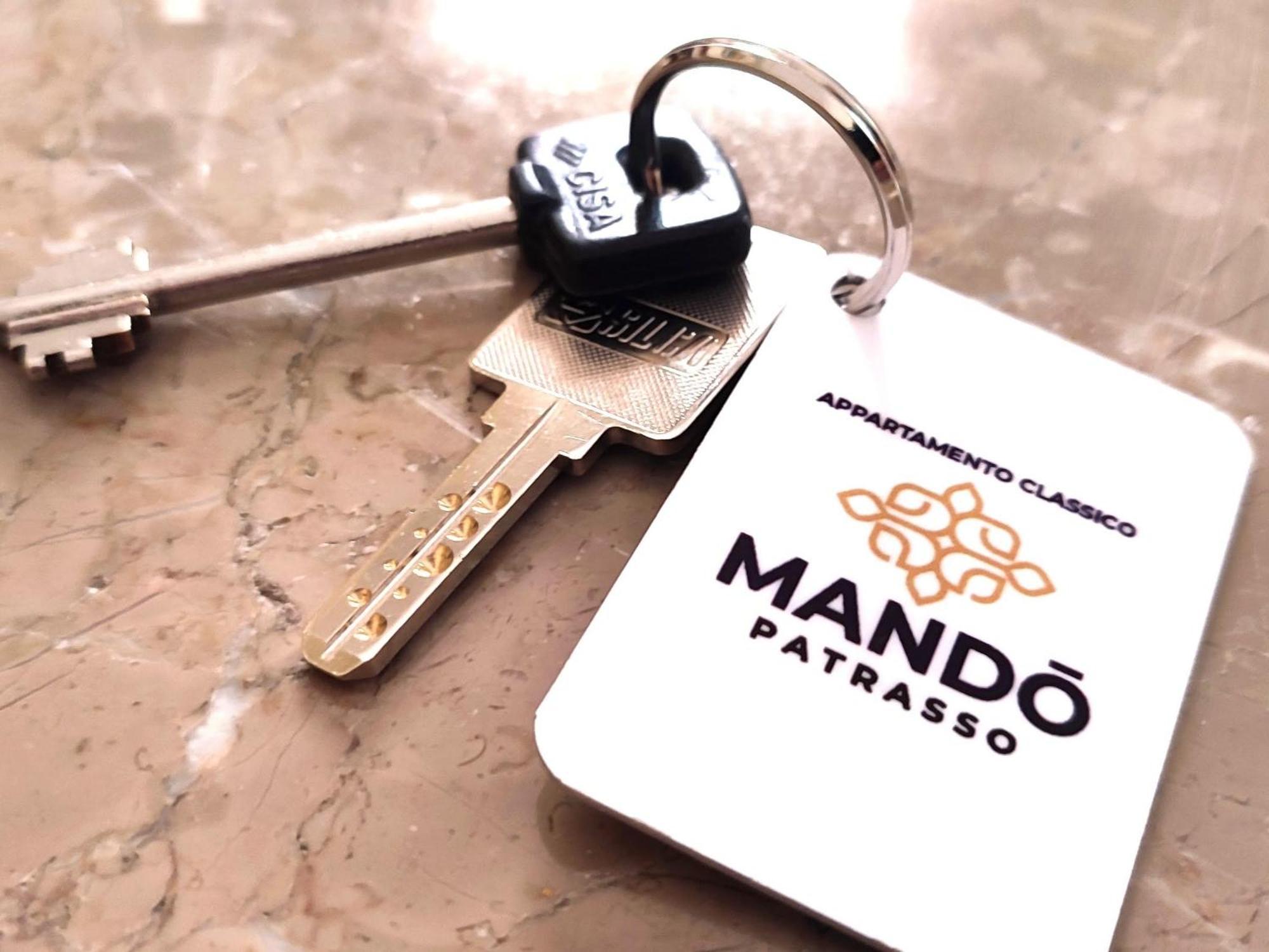 Mando Patrasso - Classical Apartment In The Center Of Patras With Free Parking Luaran gambar